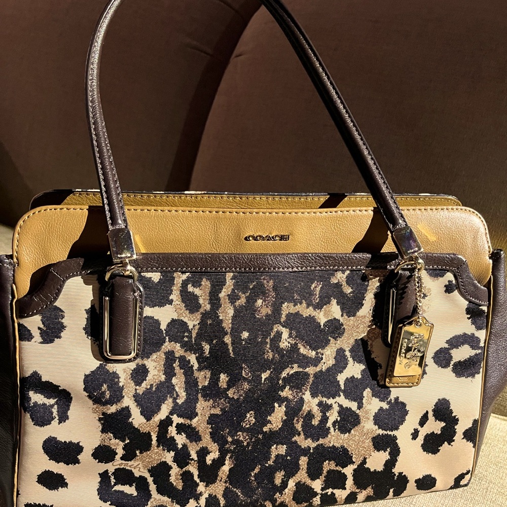 COACH shoulder bag -like new!